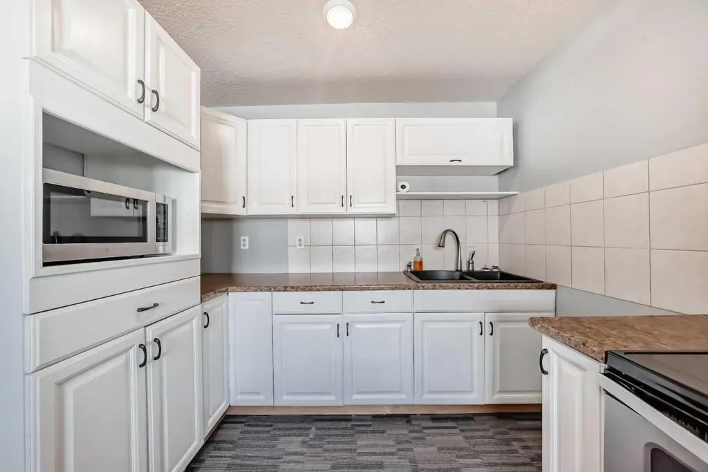 4503 75 Street NW Calgary AB T3B 2M7