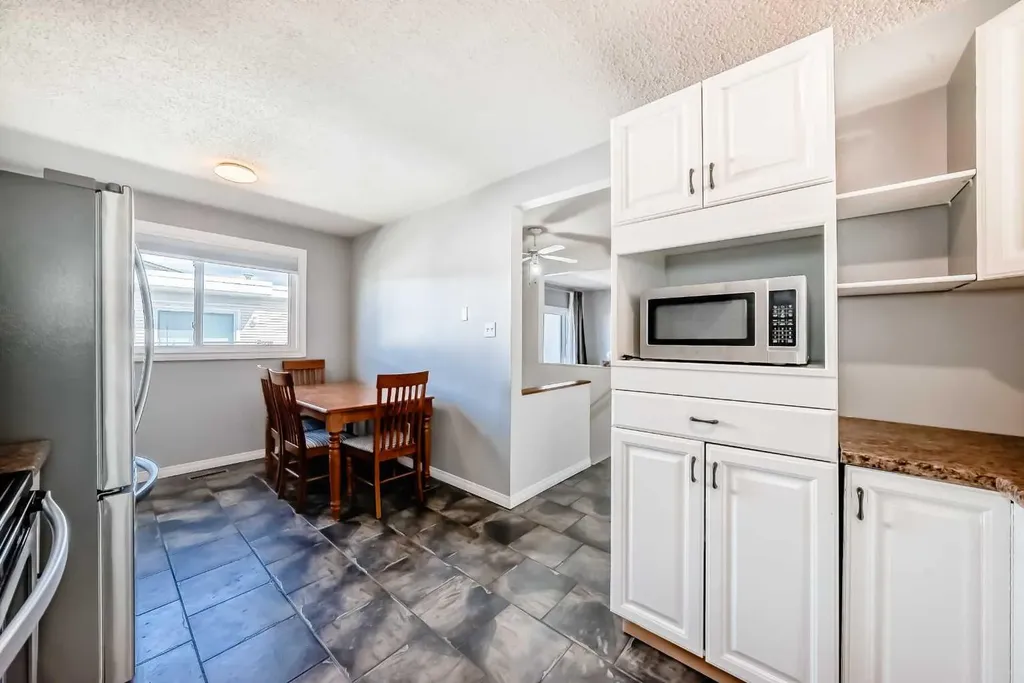 4503 75 Street NW Calgary AB T3B 2M7