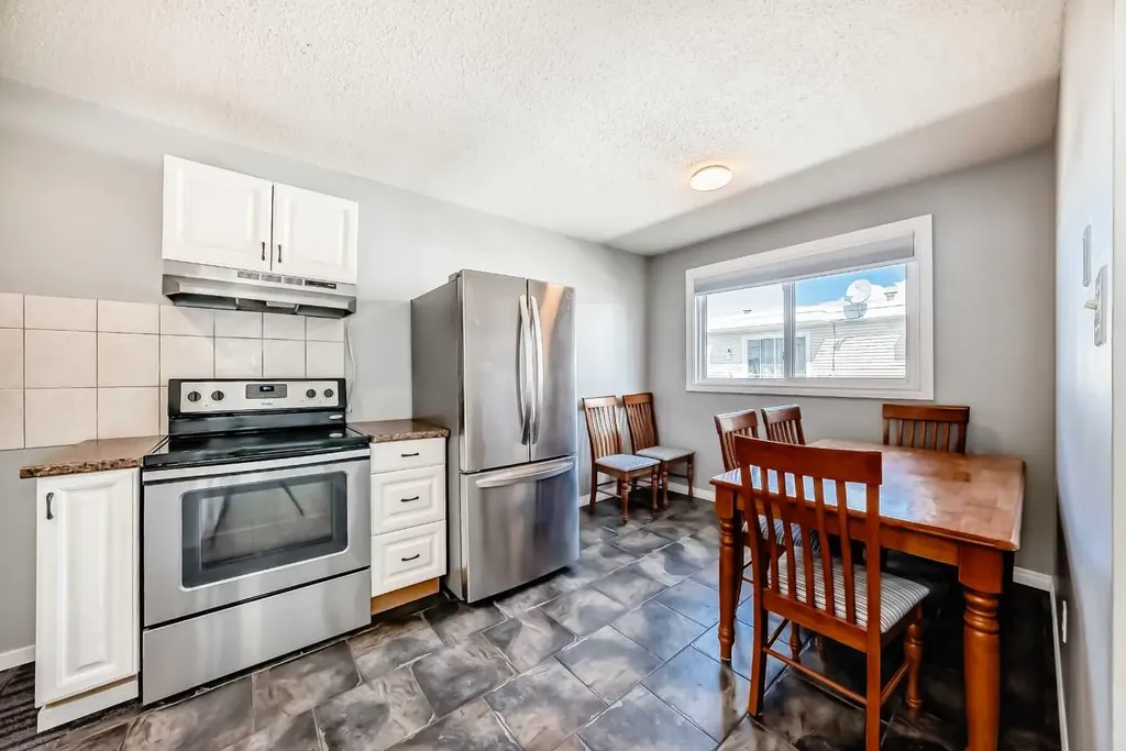 4503 75 Street NW Calgary AB T3B 2M7