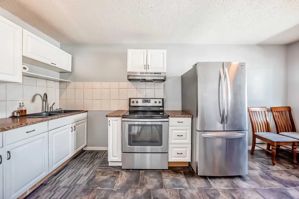 4503 75 Street NW Calgary AB T3B 2M7