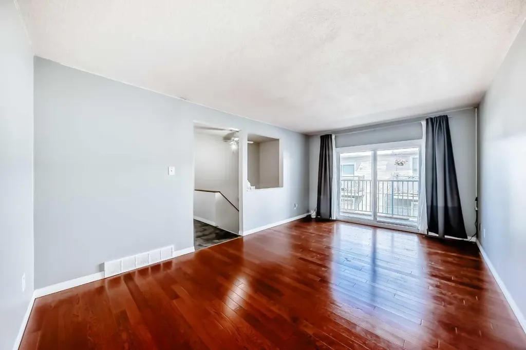 4503 75 Street NW Calgary AB T3B 2M7