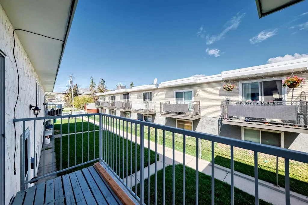 4503 75 Street NW Calgary AB T3B 2M7