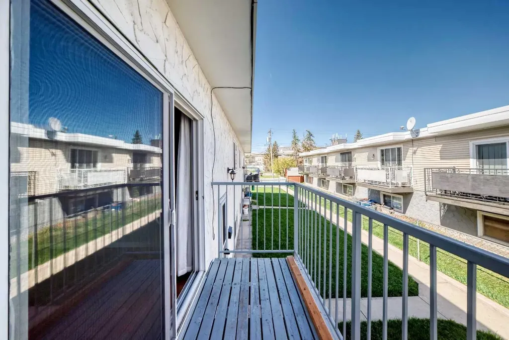 4503 75 Street NW Calgary AB T3B 2M7