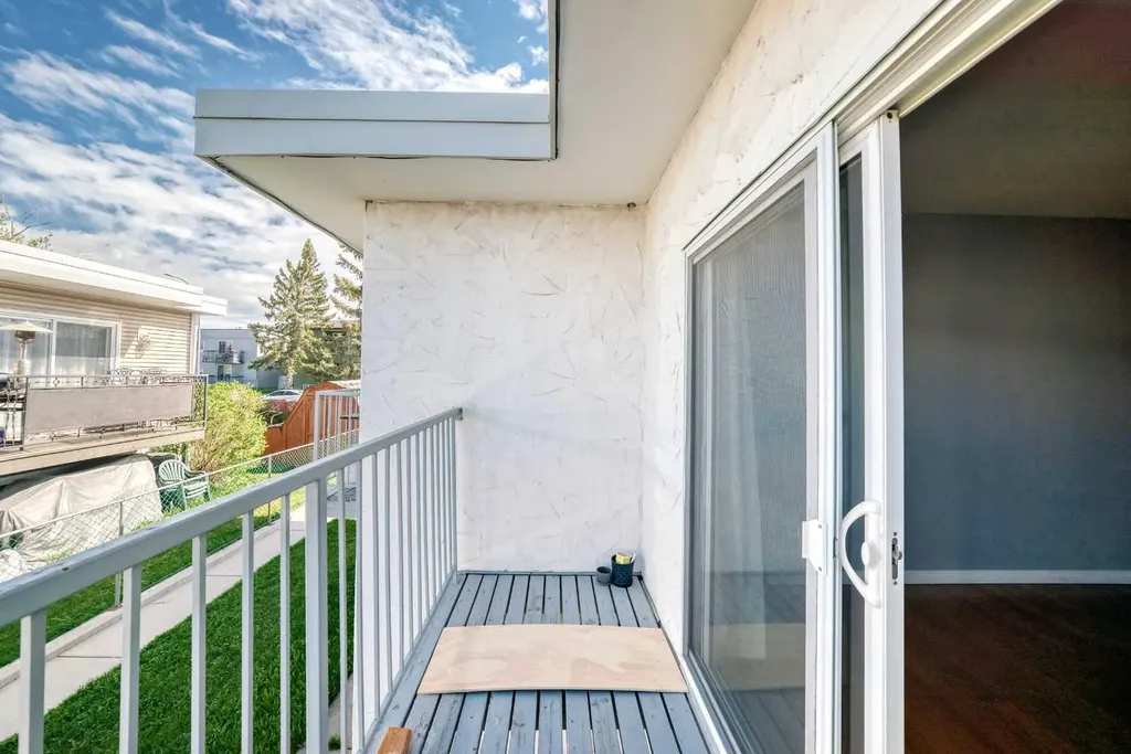 4503 75 Street NW Calgary AB T3B 2M7