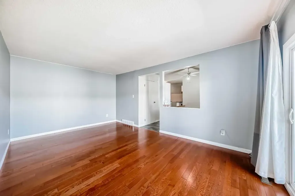 4503 75 Street NW Calgary AB T3B 2M7