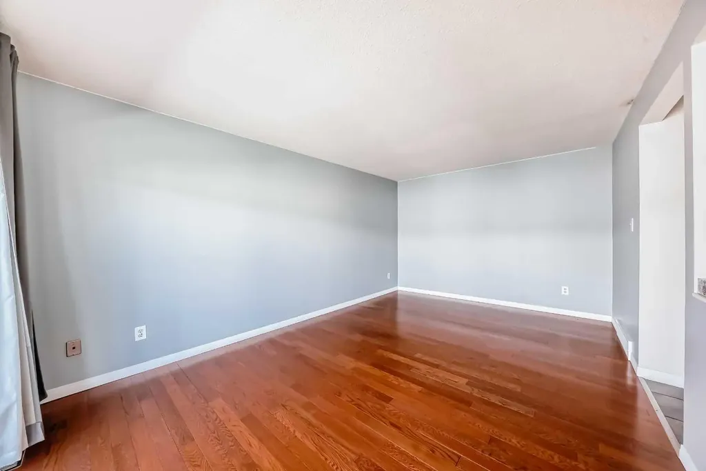 4503 75 Street NW Calgary AB T3B 2M7
