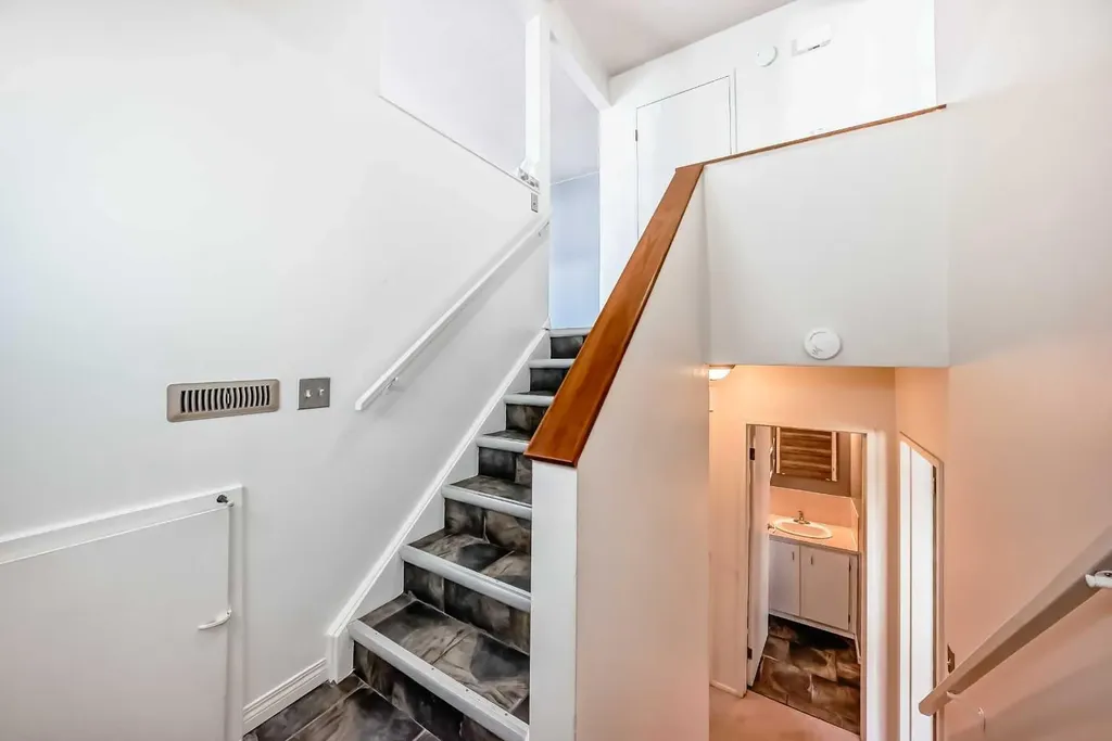 4503 75 Street NW Calgary AB T3B 2M7