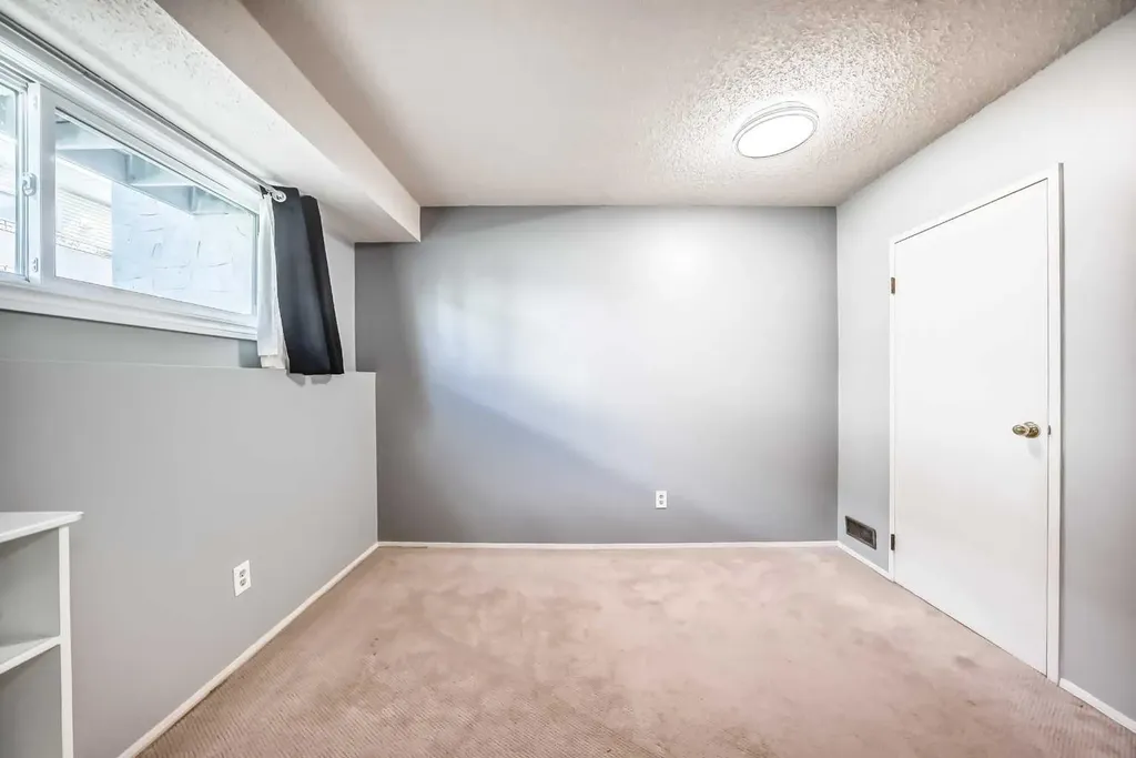 4503 75 Street NW Calgary AB T3B 2M7