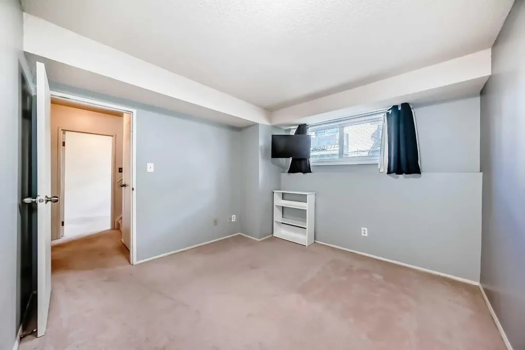 4503 75 Street NW Calgary AB T3B 2M7