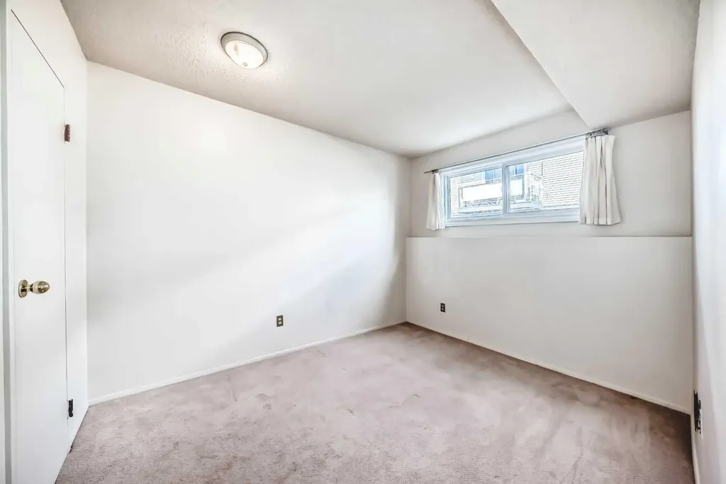 4503 75 Street NW Calgary AB T3B 2M7