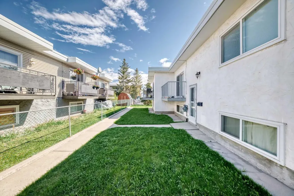 4503 75 Street NW Calgary AB T3B 2M7