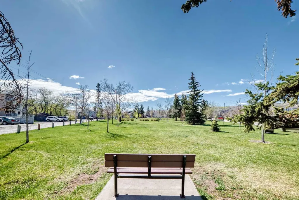 4503 75 Street NW Calgary AB T3B 2M7