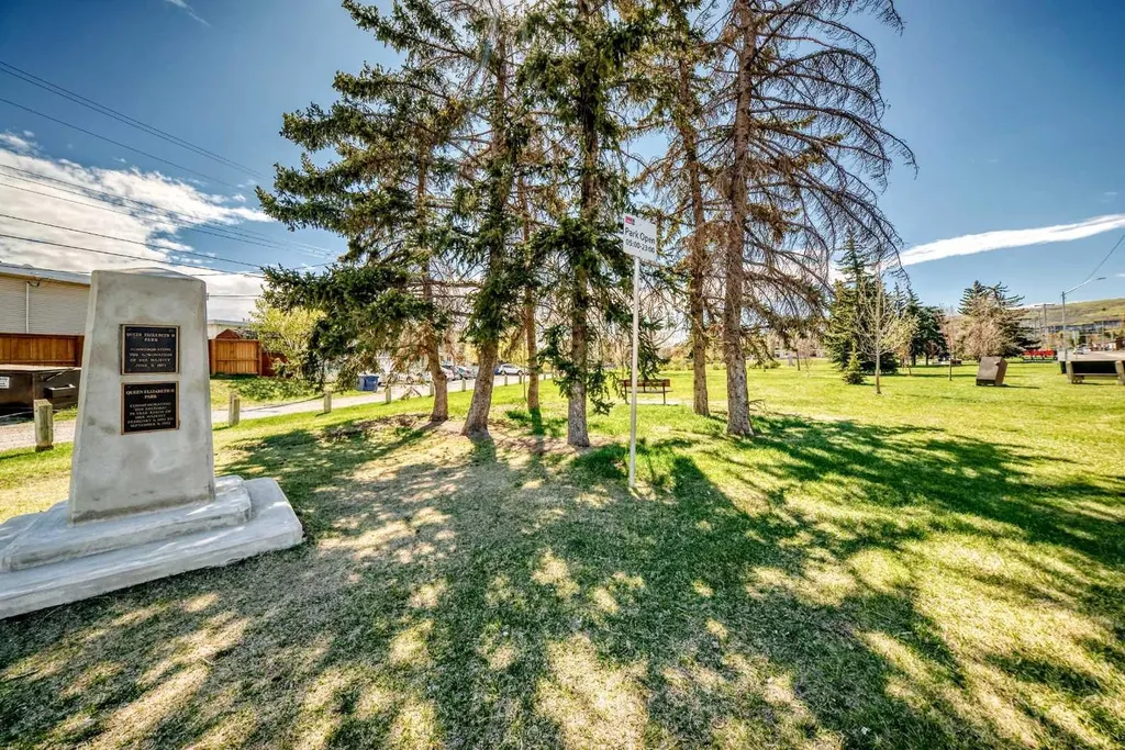 4503 75 Street NW Calgary AB T3B 2M7
