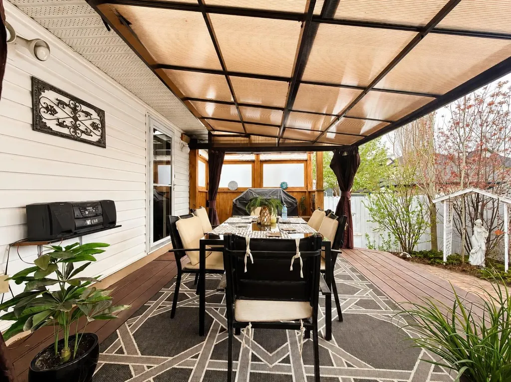 42 Inverness View SE Calgary AB T2Z 3P8