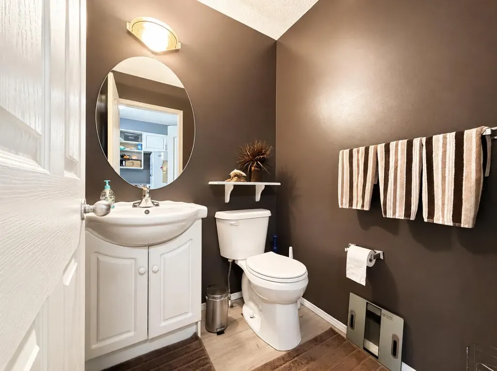 42 Inverness View SE Calgary AB T2Z 3P8