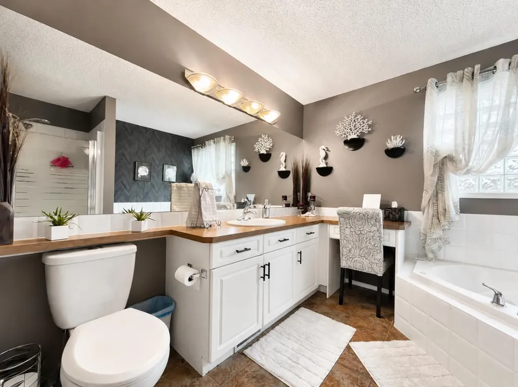 42 Inverness View SE Calgary AB T2Z 3P8
