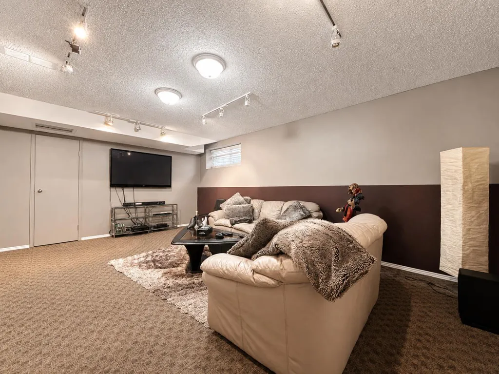 42 Inverness View SE Calgary AB T2Z 3P8