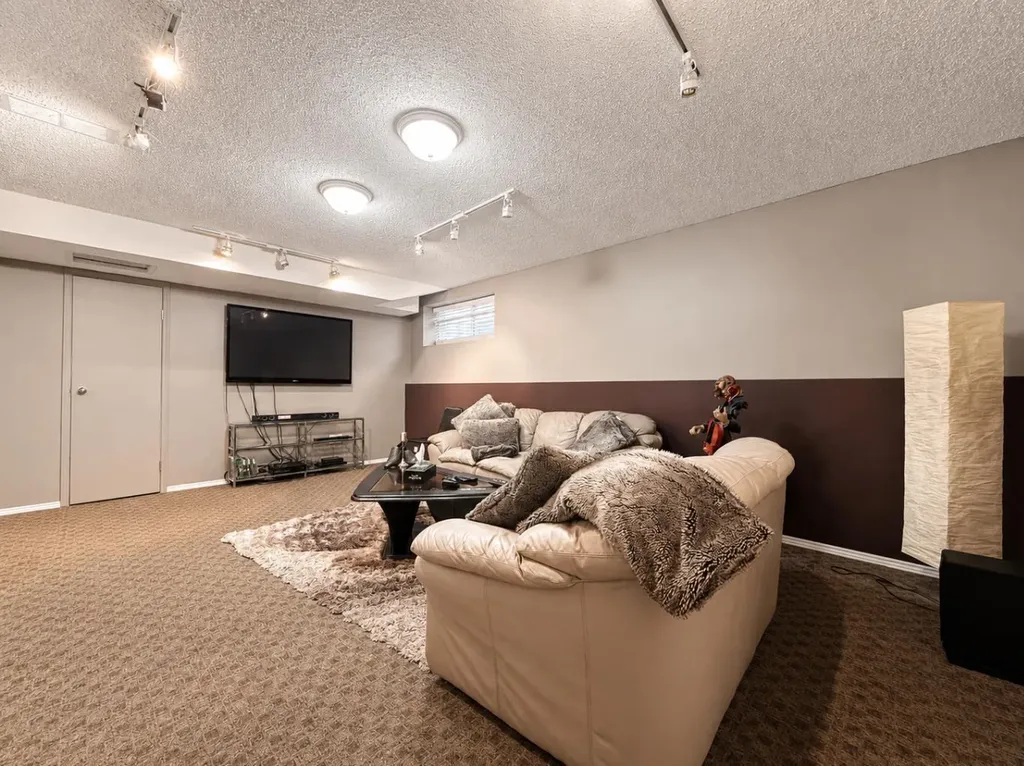 42 Inverness View SE Calgary AB T2Z 3P8