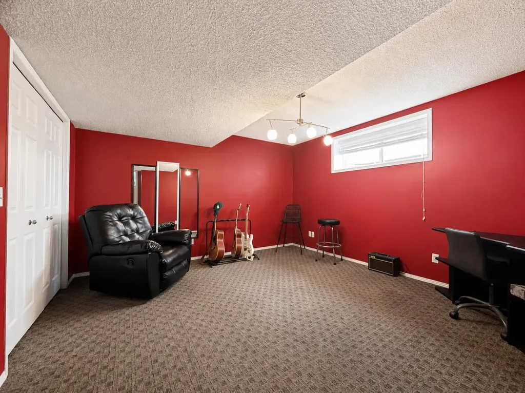 42 Inverness View SE Calgary AB T2Z 3P8