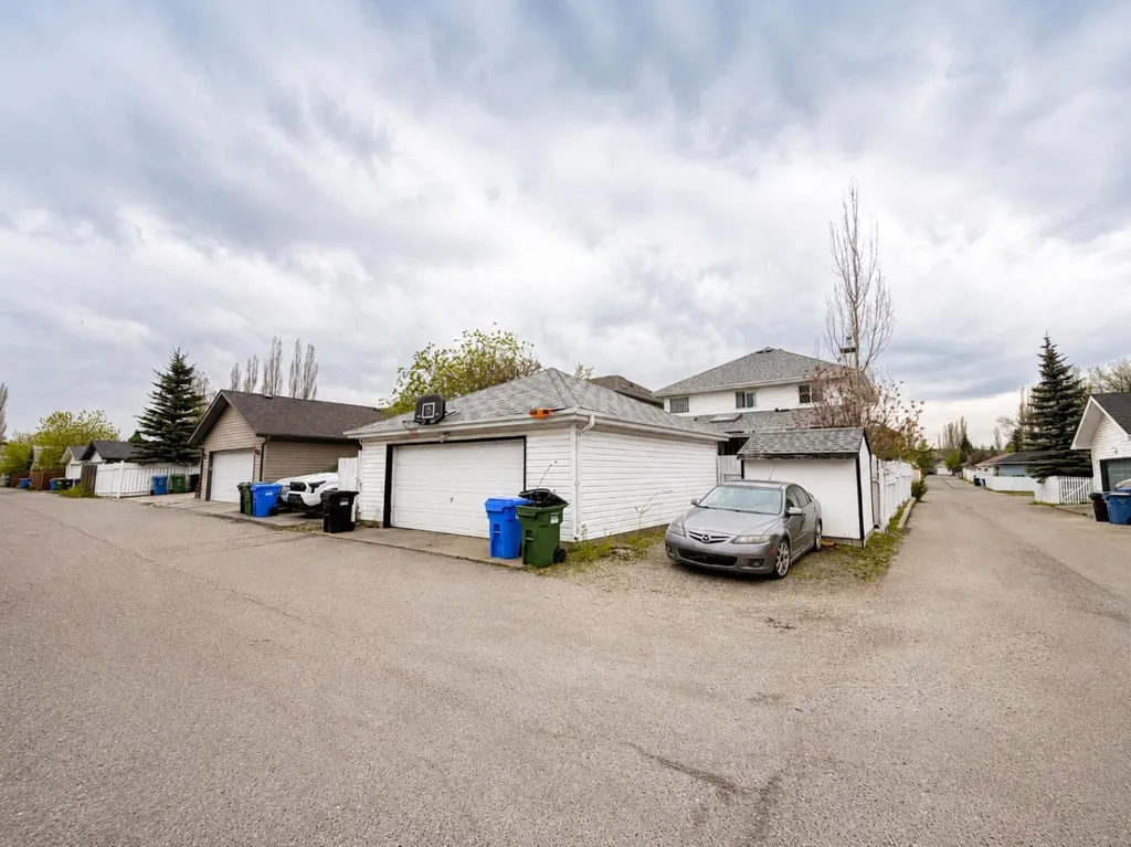 42 Inverness View SE Calgary AB T2Z 3P8