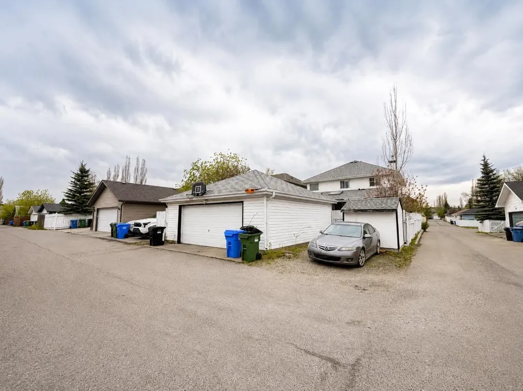 42 Inverness View SE Calgary AB T2Z 3P8