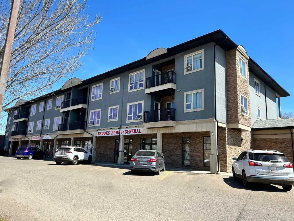 330 2 Street W Brooks AB T1R 0E9