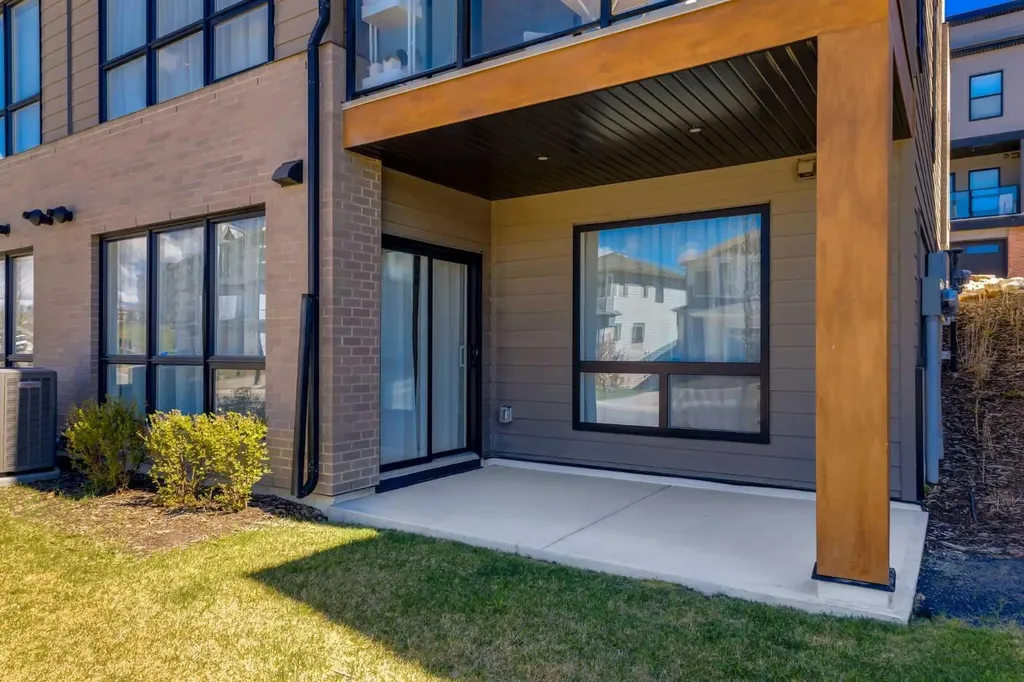 7820 Spring Willow Drive SW Calgary AB T3H 6E1