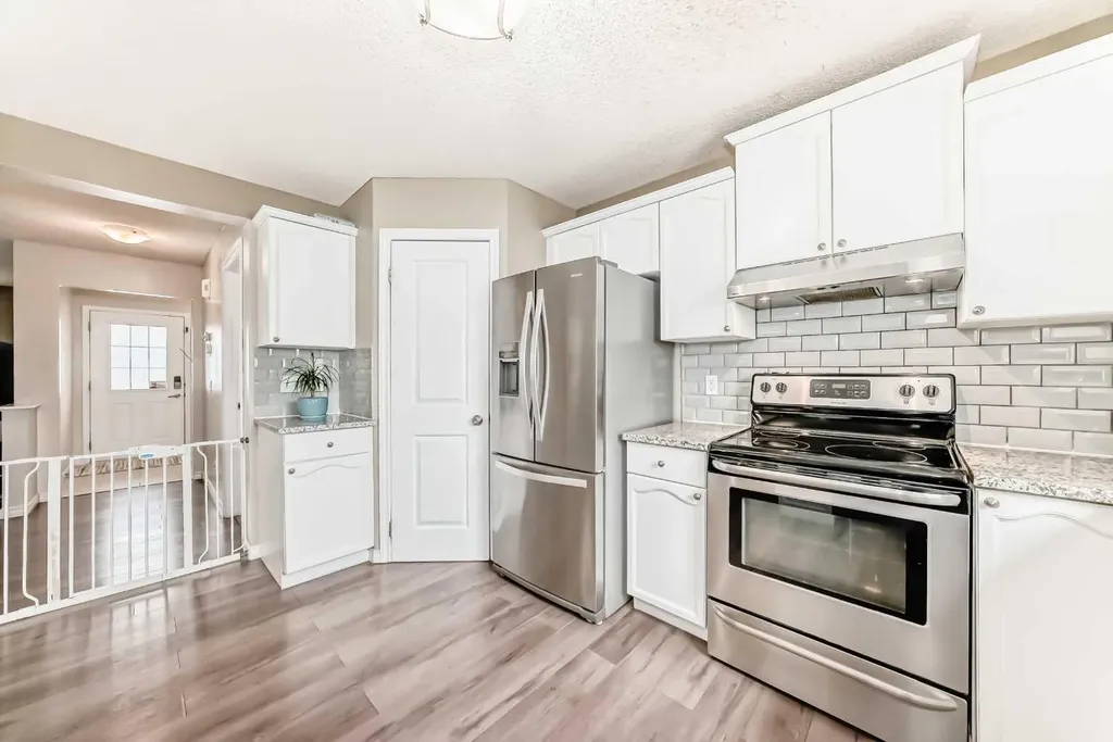 92 Covehaven Road NE Calgary AB T3K 5W6