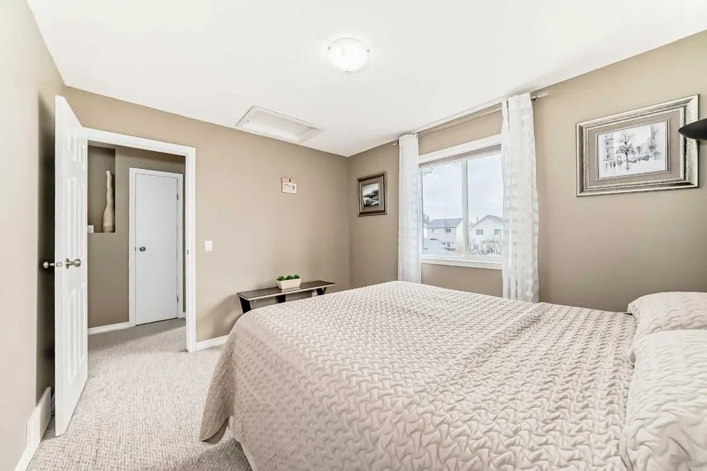 92 Covehaven Road NE Calgary AB T3K 5W6