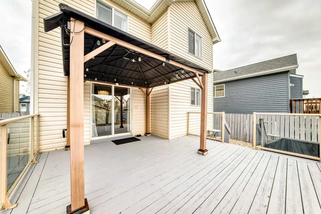 92 Covehaven Road NE Calgary AB T3K 5W6