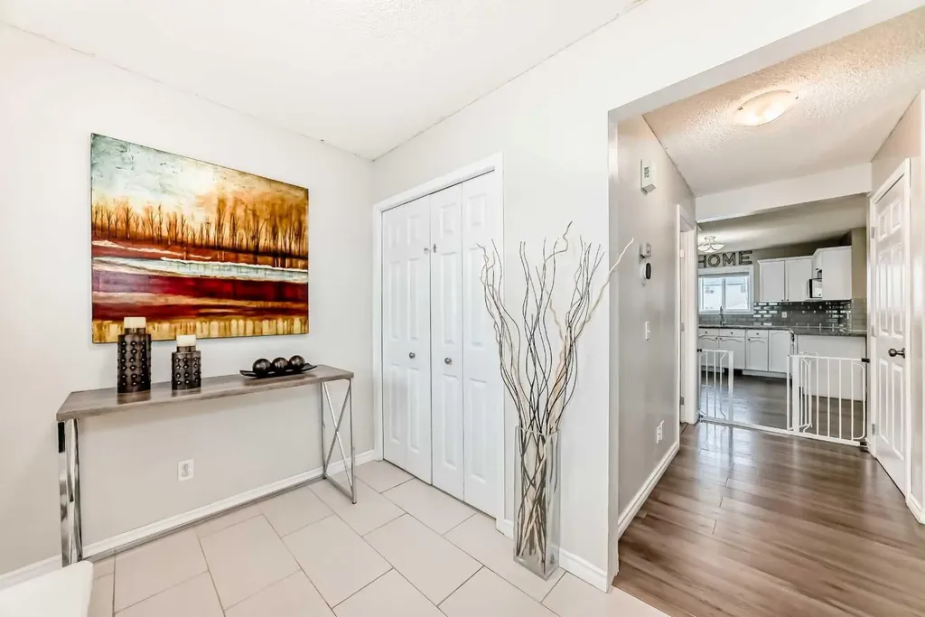 92 Covehaven Road NE Calgary AB T3K 5W6