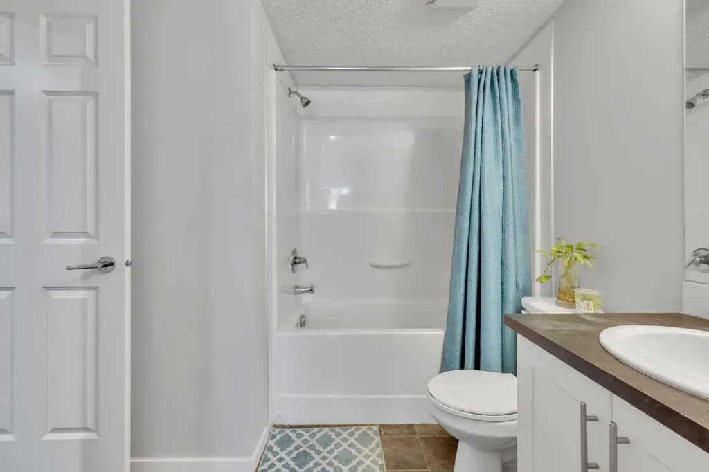 804 Copperpond Boulevard SE Calgary AB T2Z 4R2