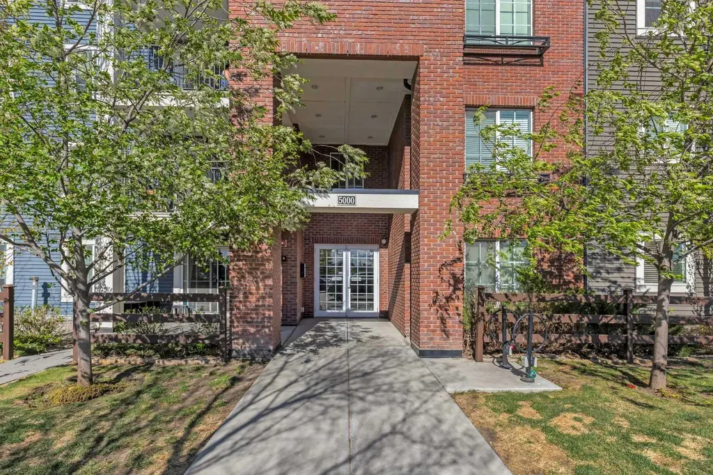 804 Copperpond Boulevard SE Calgary AB T2Z 4R2