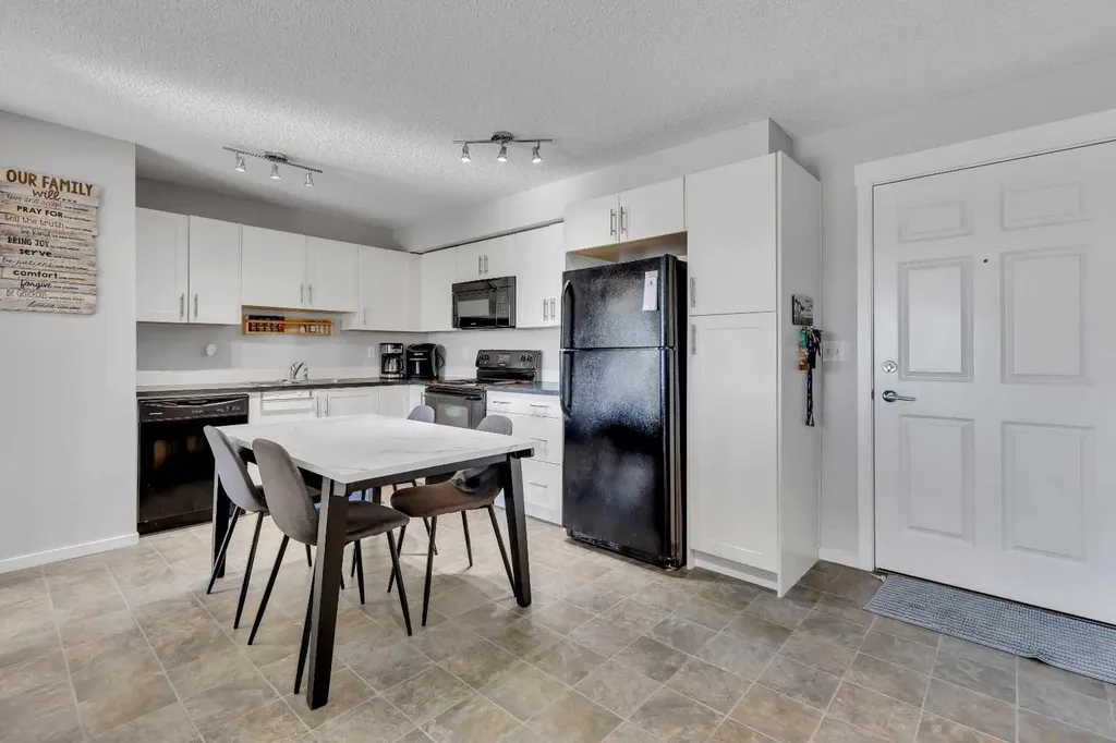 804 Copperpond Boulevard SE Calgary AB T2Z 4R2