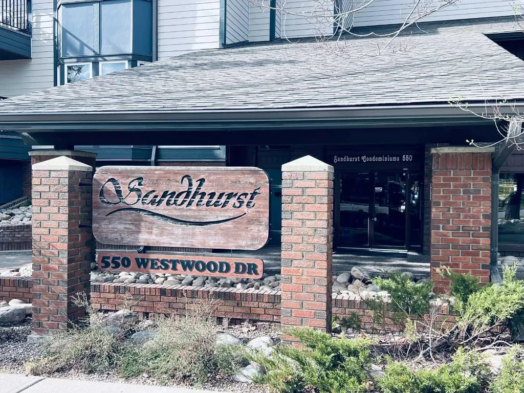550 Westwood Drive SW Calgary AB T3E 3V6