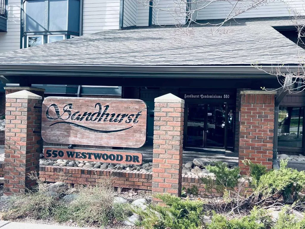 550 Westwood Drive SW Calgary AB T3E 3V6