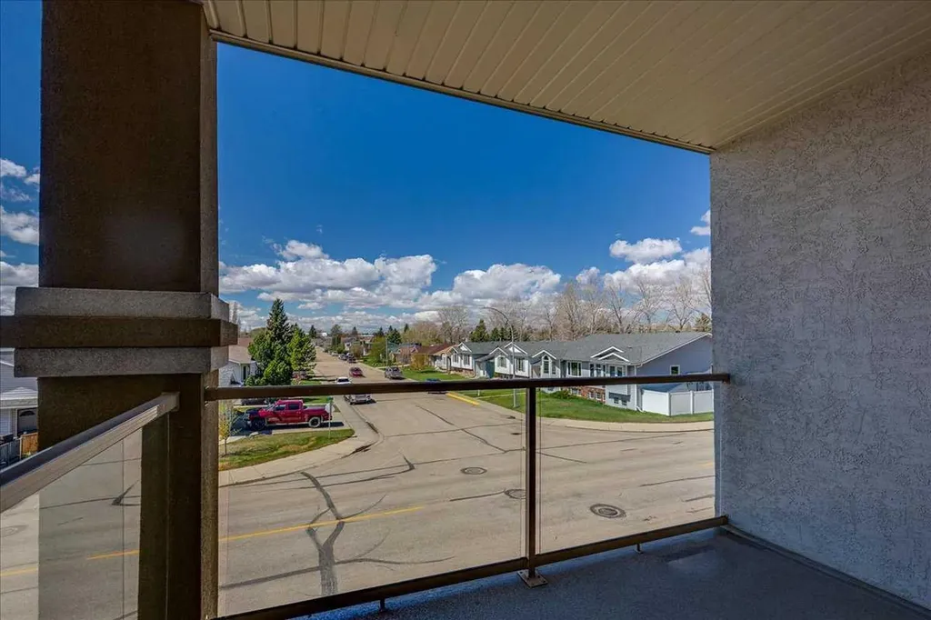 4425 Heritage Way Lacombe AB T4L 2P4