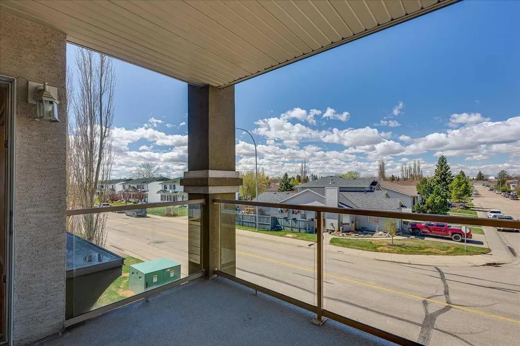 4425 Heritage Way Lacombe AB T4L 2P4