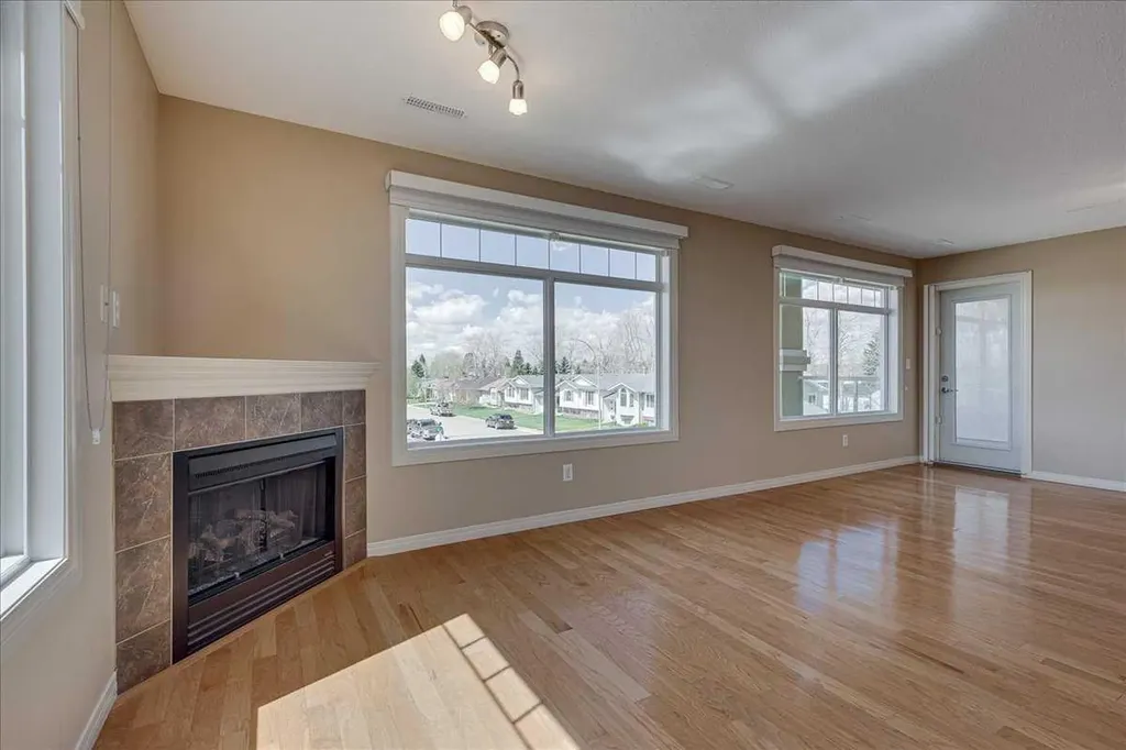 4425 Heritage Way Lacombe AB T4L 2P4