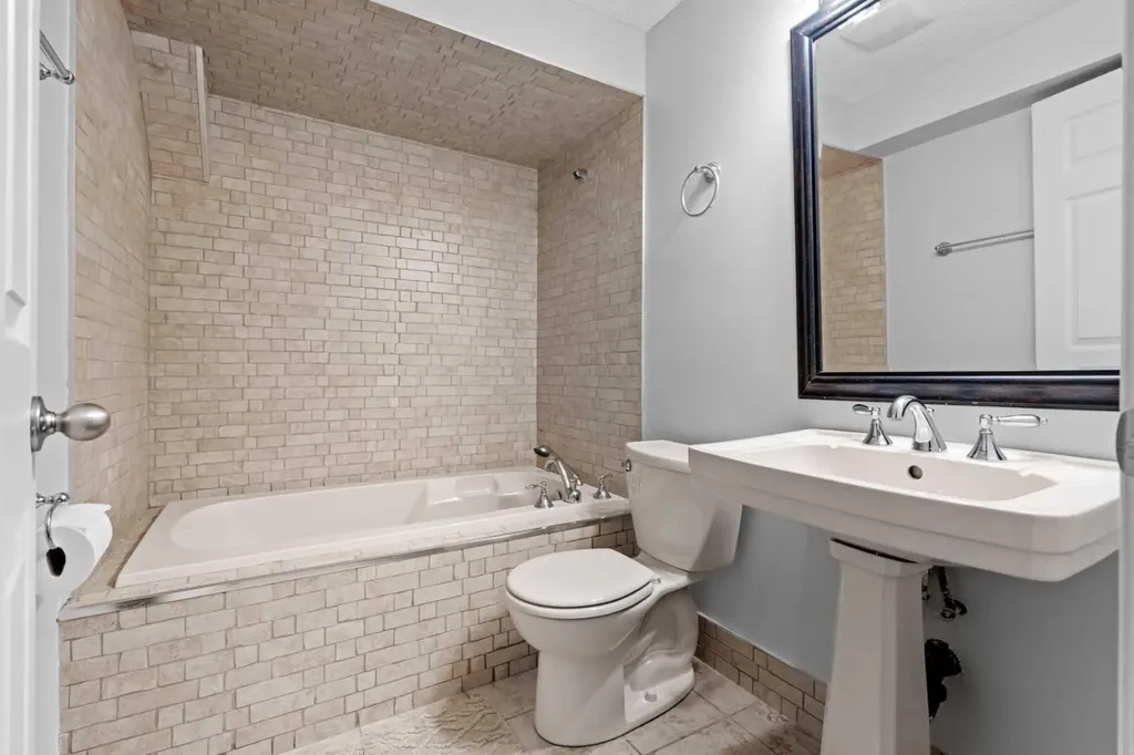 58 Auburn Glen Circle SE Calgary AB T3M 0K8