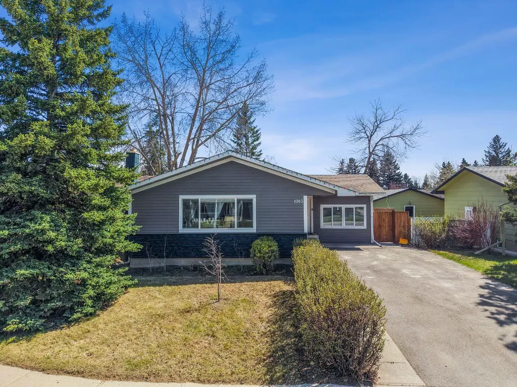 1703 110 Avenue SW Calgary AB T2W 0E4