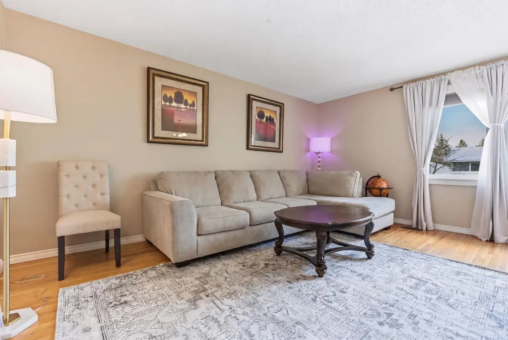 1703 110 Avenue SW Calgary AB T2W 0E4