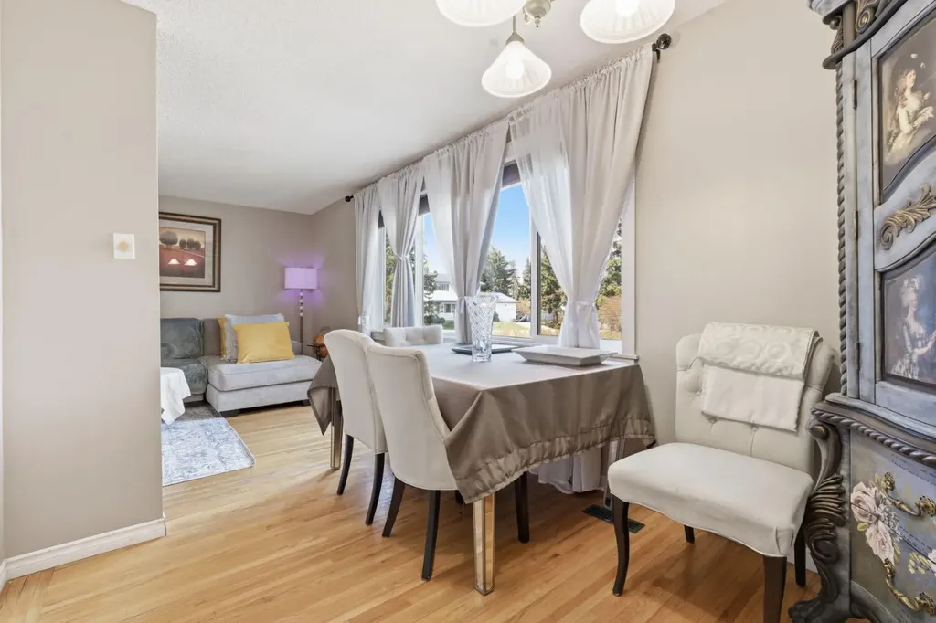 1703 110 Avenue SW Calgary AB T2W 0E4