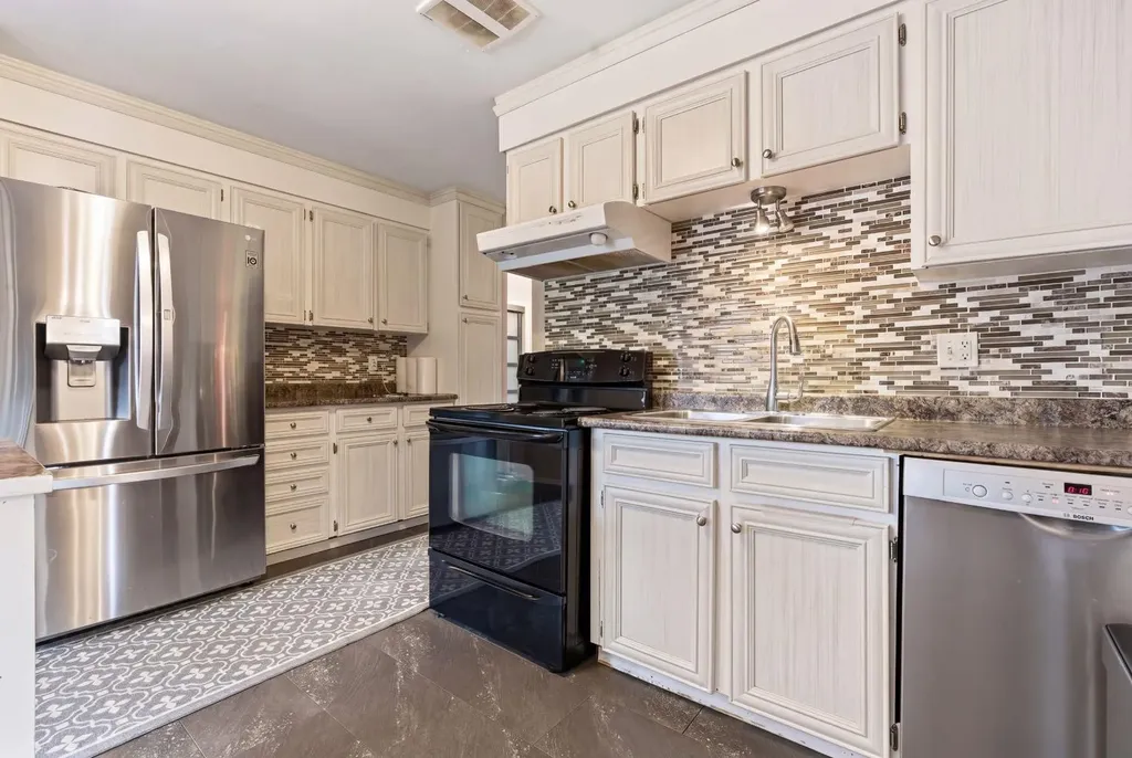 1703 110 Avenue SW Calgary AB T2W 0E4