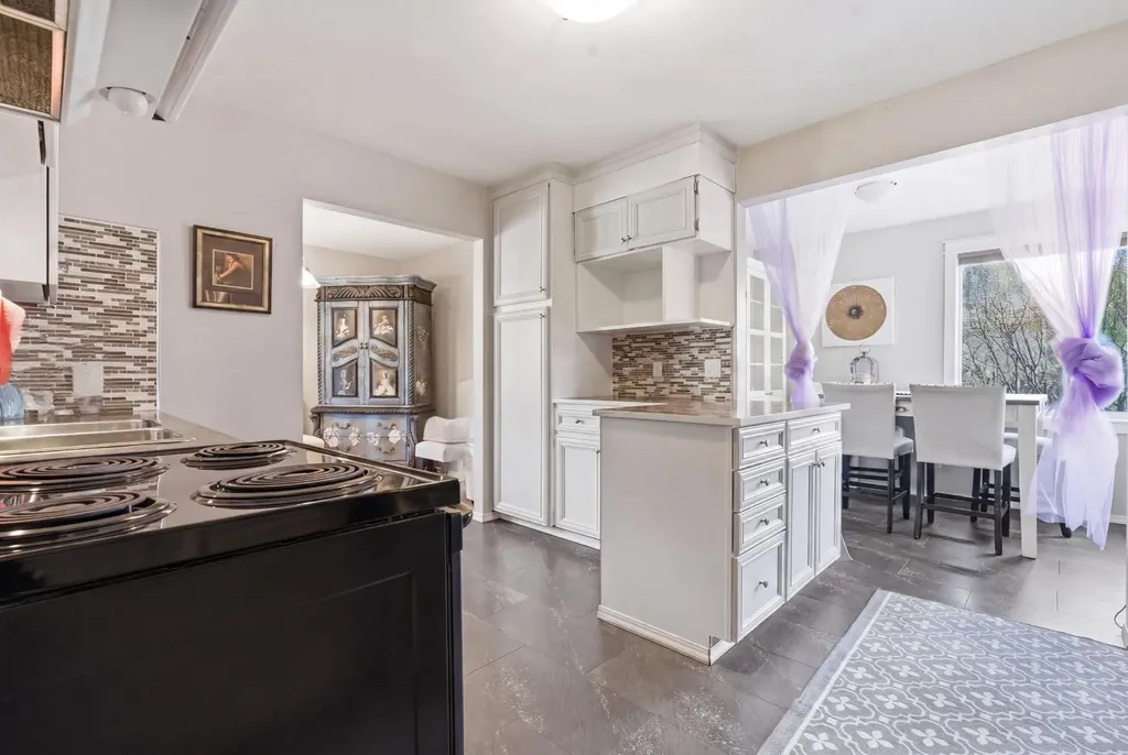1703 110 Avenue SW Calgary AB T2W 0E4