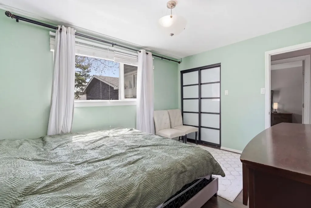 1703 110 Avenue SW Calgary AB T2W 0E4