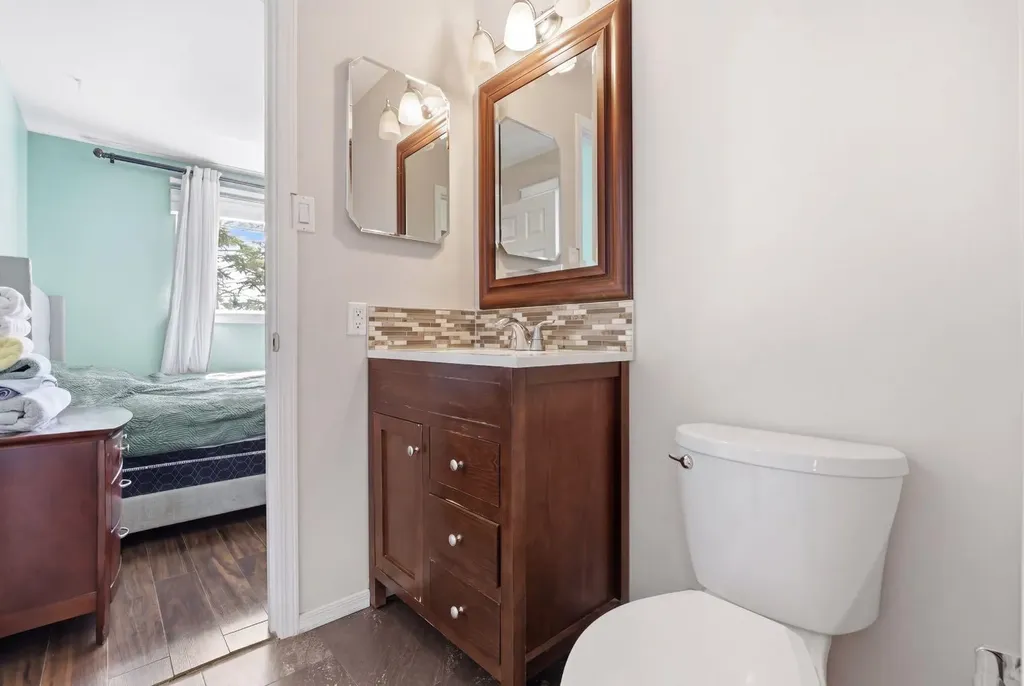 1703 110 Avenue SW Calgary AB T2W 0E4