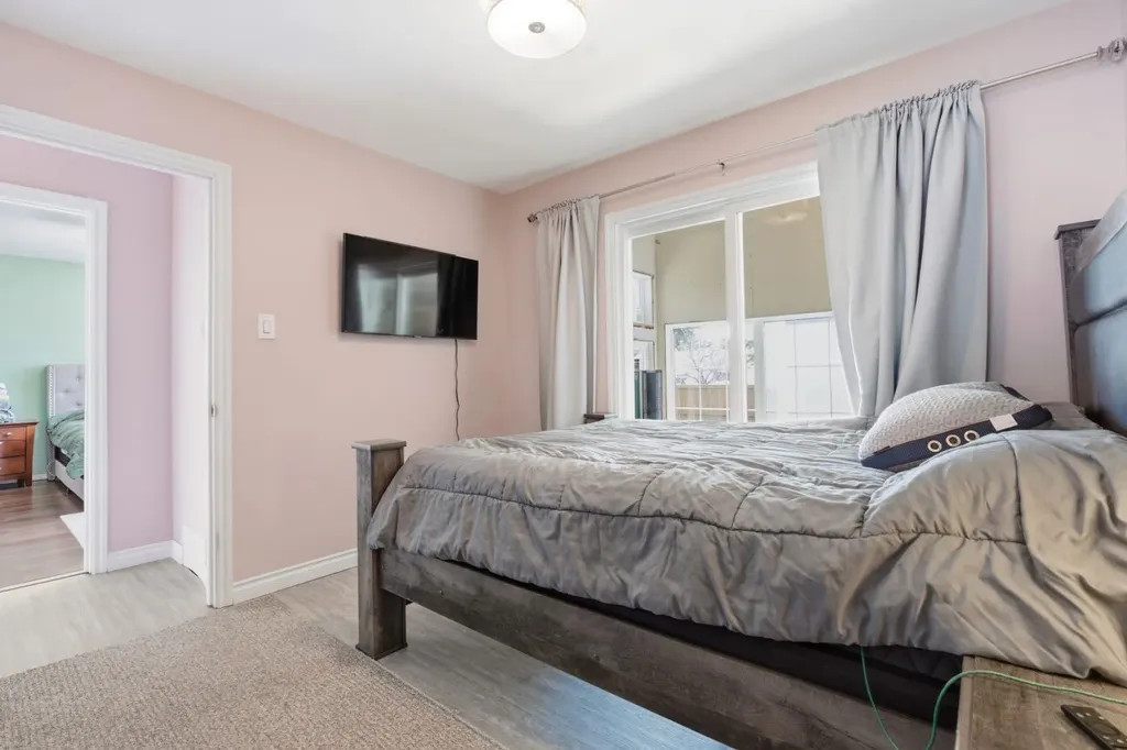 1703 110 Avenue SW Calgary AB T2W 0E4