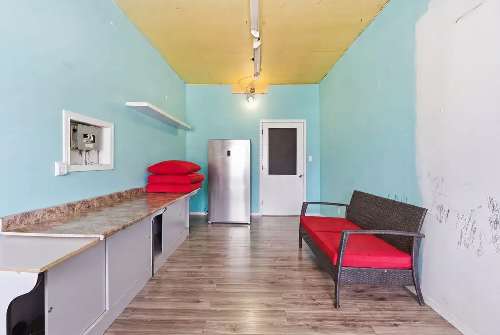 1703 110 Avenue SW Calgary AB T2W 0E4