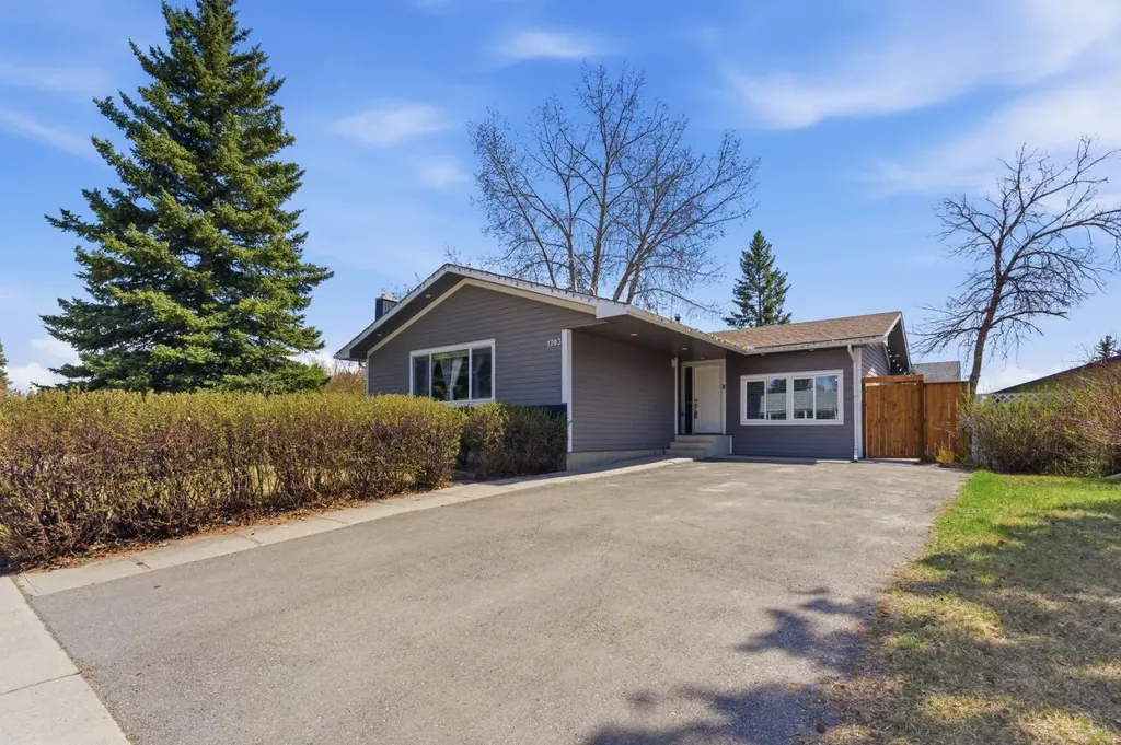 1703 110 Avenue SW Calgary AB T2W 0E4